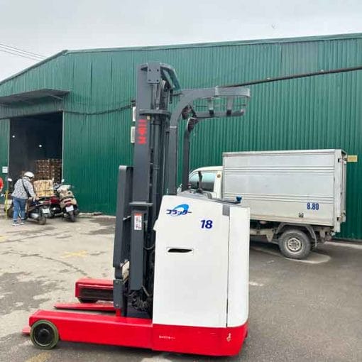 xe nang reach truck 1